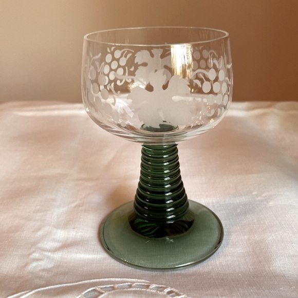 Vintage Wine Cordial Glasses Set of 4 Etched Grapes Leaves Green Beehive Stems - Picture 4 of 7